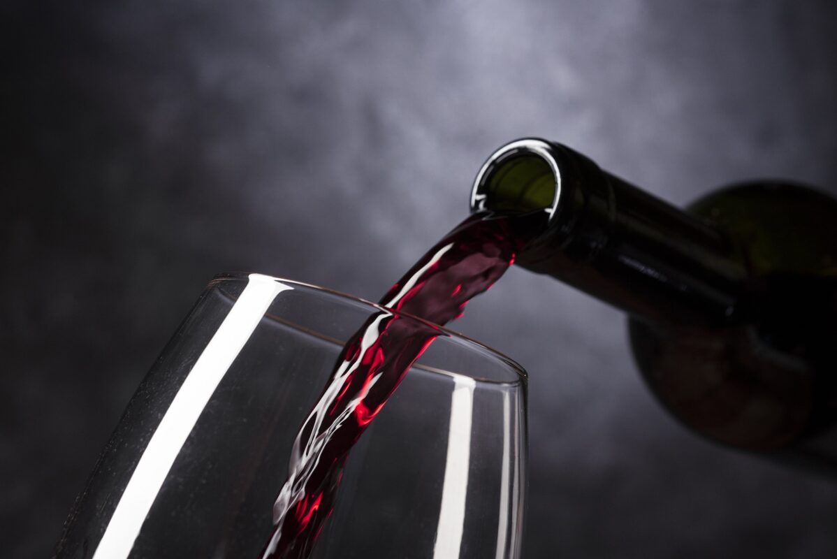 Hoe lang kan je rode wijn bewaren na het openen?